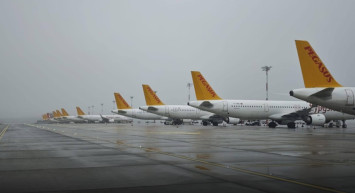 Olumsuz hava koşulları bir çok uçak seferinin iptaline sebep oldu