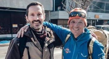 Ölümün kıyısından döndü! Telefonla bu hareketi yaparak hayatını kurtardı