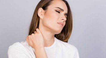 Omuz ağrısı diye hafife almayın: Kanser belirtisi olabilir