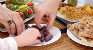 Oruçluyken parfüm koklamak orucu bozar mı? Orucu bozan durumlar nelerdir?