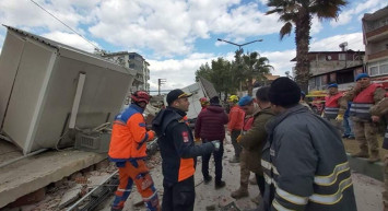 Osmaniye’de artçı deprem meydana geldi: 4 katlı bina yıkıldı