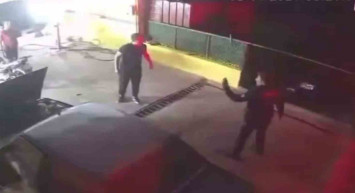 Oto yıkamacılar polislere saldırdı