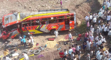 Otobüs köprüden uçtu: 20’nin üzerinde ölü var