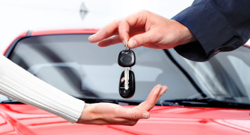 Otomobil almak isteyenler dikkat: Bankalar kredi vanalarını kapattı