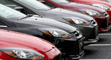 Otomobil piyasasında fiyatlar erimeye başladı: Al-satçı stokçulara darbe