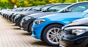 Otomobil piyasasında galericileri üzecek haber. Otomobil fiyatları düşer mi diyenlere müjdeli haber! Satışlar bıçak gibi kesti