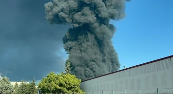 Oyuncak fabrikasında yangın