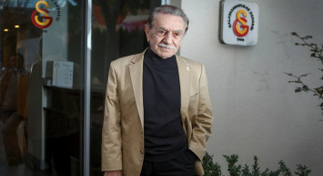 Oyuncu Aydemir Akbaş’tan üzen haber: Hastanede entübe edildi