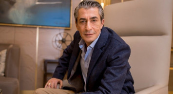 Oyuncu Erkan Petekkaya Alkol Problemine Nasıl Son Verdiğini Açıkladı: Rusya'da Beynimi Yaktılar!