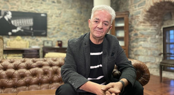 Oyuncu Zafer Alagöz acımız büyük diyerek sosyal medyadan duyurdu: Sevgili Annemiz Güner Algöz’ü kaybettik