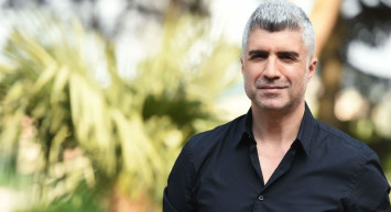 Özcan Deniz'den Sevgilisine Büyük Jest, Yapım Şirketine Baskın Yaptı