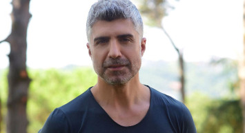 Özcan Deniz’in Kendisinden 23 Yaş Küçük İranlı Sevgilisi Ailede Krize Sebep Oldu: Anne Kadriye Deniz Oğluna Rest Çekti!