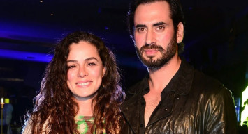 Özge Özpirinçci ile Burak Yamantürk O Haberi Ağlayarak Paylaştı!