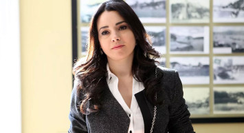 Özgü Namal Köyden Kente Geri Döndü! Ünlü Oyuncu Yeniden Ekranlara Geçiş mi Yapıyor?