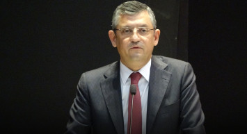 Özgür Özel Grup Başkanı Seçildi