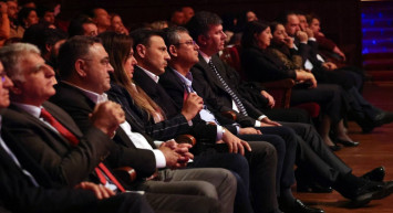 Özgür Özel HEDEP’li Buldan ile operaya katıldı: Türkiye’ye işgalci demişti