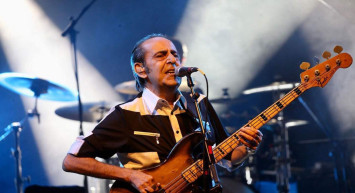 Özkan Uğur’un duygulandıran anları: Şarkı söylerken göz yaşlarını tutamamıştı