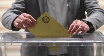 Pakistan'da seçim heyecanı: Cep telefonları ve mobil internet askıya alındı!