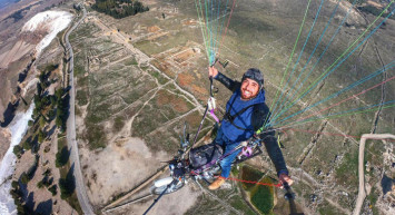 Pamukkale'de Motosikletli Paraşüt Denemesi