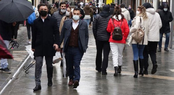 Pandemi kuralları nerelerde geçerli? Yeni dönemde maske takmalı mıyız? Uzmanlardan uyarı geldi: Maske konusunda acele etmeyin