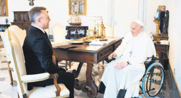 Papa'dan Başkan Erdoğan'a övgü: Çabalarını takdir ediyorum