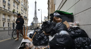 Paris sokaklarında çöp kokusundan yürünmüyor