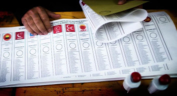 Partilerin oy pusulasındaki yerleri belli oldu! Hangi parti kaçıncı sırada yer alacak?