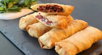 Pastırmalı paçanga böreği tarifi: çıtır çıtır pastırmalı paçanga böreği nasıl yapılır? Paçanga böreği malzemeleri ve yapılışı