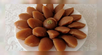 Pekmezli un helvası tarifi : en güzel ve lezzetli pekmezli un helvası nasıl yapılır? Pekmezli un helvası malzemeleri ve pratik tarifi