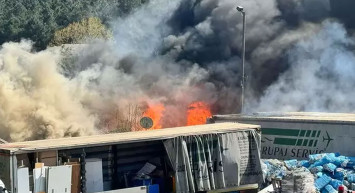 Pendik yediemin otoparkı alevlere teslim oldu!