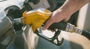 Petrol Piyasalarında Sert Hareket: Fiyatlar Gerilemeye Devam Ediyor