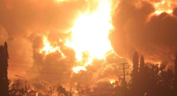 Petrol rafinerinde patlama! En az 100 ölü var...