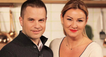 Pınar Altuğ 14 yıllık eşi Yağmur Atacan’la hakkında çok konuşulacak itiraflarda bulundu: Güzel kadın gördüğümde kocama gösteririm