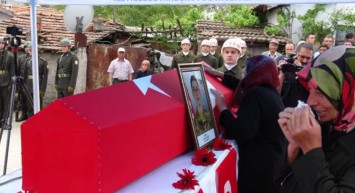 PKK/YPG’li teröristlerce düzenlenen saldırıda şehit olan Piyade Er Oktay Salar, son yolculuğuna uğurlandı
