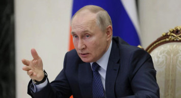 Putin'den nükleer silah açıklaması: Nükleer silahı jilet gibi sallamayacağız