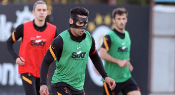 Radamel Falcao Özel Maske İle İdmana Çıktı