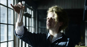 Radyoaktif film konusu ve oyuncuları