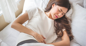 Regl ağrısı neden olur, nasıl geçer? Regl ağrısına iyi gelen besinler 