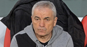 Rıza Çalımbay, Antalyaspor maçının ardından Nuri Şahin'e oyuna aldığı oyuncular nedeniyle sitem etti