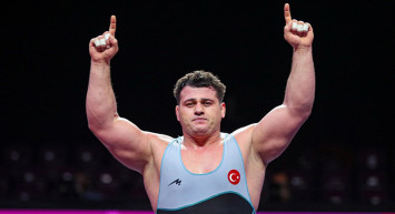 Rıza Kayaalp gümüş madalya ile Türkiye'ye dönüyor!