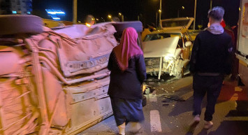 Rize'de iki otomobil kafa kafaya çarpıştı: Çok sayıda kişi yaralandı