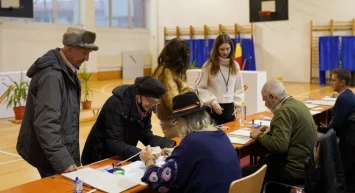 Romanya'da halk genel seçim için sandık başında