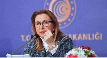 Ruhsar Pekcan Kimdir?