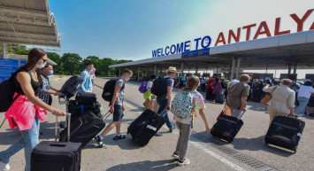 Ruslar Antalya’ya akın ediyor: Kiralar 2-3 kat arttı