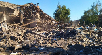 Rusya, tansiyonun düşmesine izin vermiyor! Donetsk'te kasabaya feci saldırı: 6 ölü