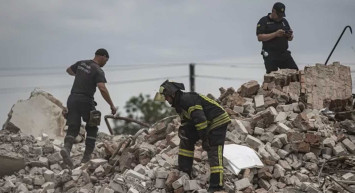 Rusya dur durak bilmiyor! Ukrayna'ya bağlı Çasov Yar şehrini bombaladı: 35 kişi enkaz altında
