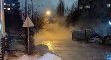 Rusya’da ısınma sistemi arızası: Sokakları kaynar su bastı!