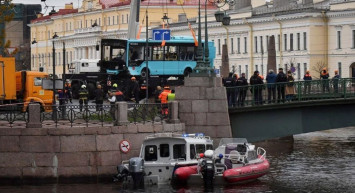 Rusya’da yolcu otobüsü nehre düştü: Çok sayıda kişi hayatını kaybetti