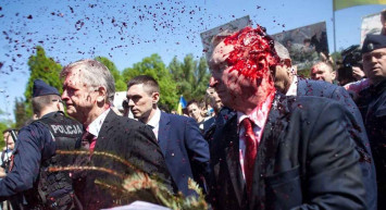 Rusya'nın Varşova Büyükelçisi Sergey Andreev'e kırmızı boyalı saldırı düzenlendi!