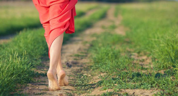 Rüyada Yalın Ayak Yürümek Ne Anlama Gelir?